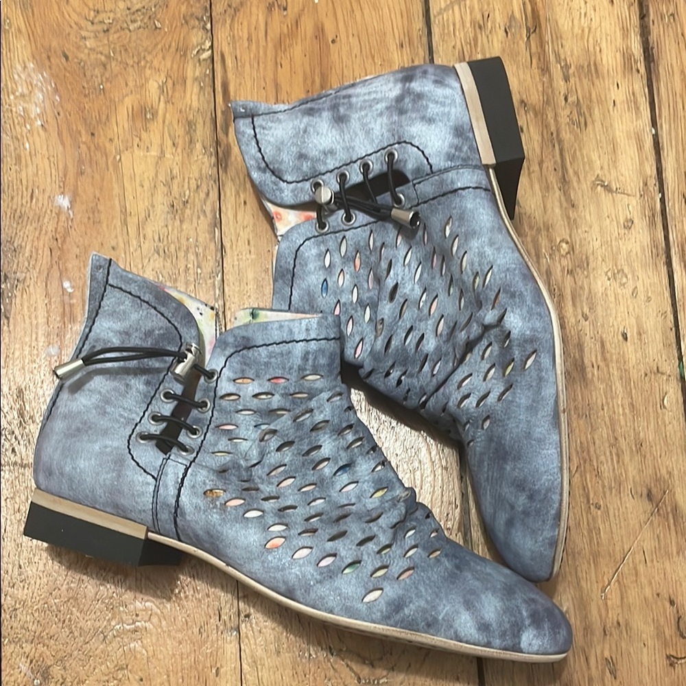 New in box Dkode leather summer  booties